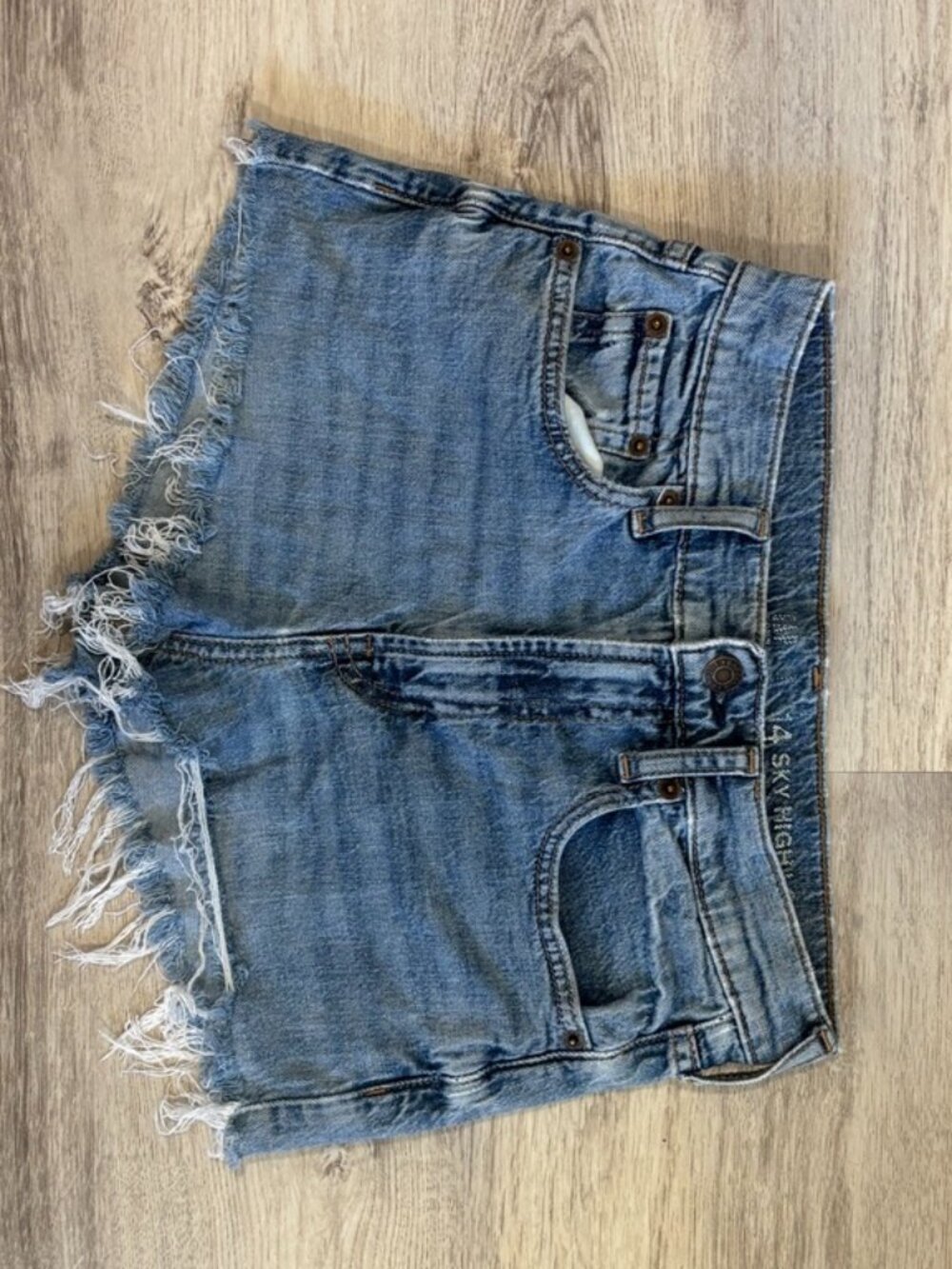 American Eagle Sky High Distressed Denim Shorts Light Wash Size 4